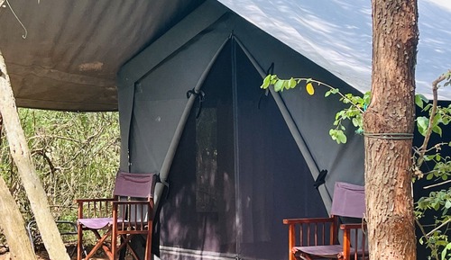Family glamping suite bordering wilpattu with guided safari