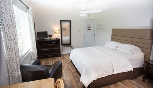 Estudio, 1 cama de matrimonio, cocina básica