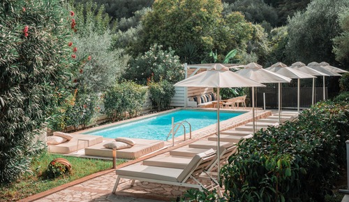 Estudio, vistas a la piscina