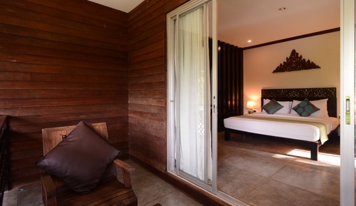 Habitación junior doble, 1 cama de matrimonio grande, balcón, en esquina