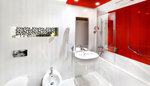 Habitación estándar con 1 cama doble o 2 individuales, balcón, vistas a la montaña