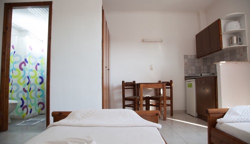 Estudio (3 Adults)