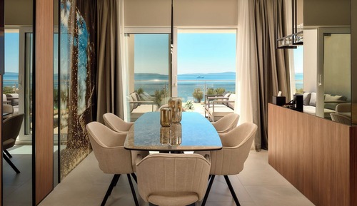 Penthouse with terrace and sea view