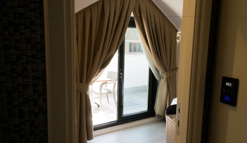 Habitación Deluxe, 1 cama de matrimonio, terraza, vistas parciales al mar
