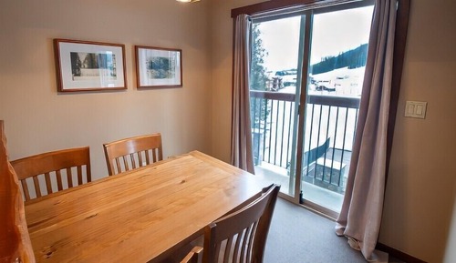 Estudio (Snow Creek Lodge #209)