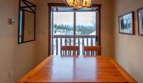 Estudio (Snow Creek Lodge #208)