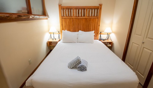 Estudio (Snow Creek Lodge #409)