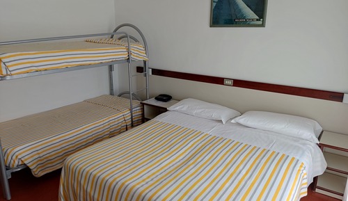 Habitación cuádruple económica
