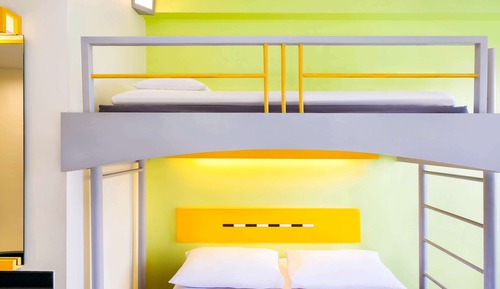 Habitación, varias camas