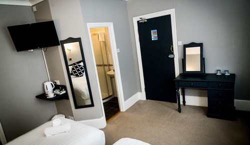 Habitación estándar con 2 camas individuales, baño privado
