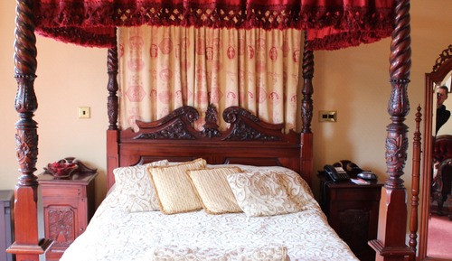 Habitación doble, 1 cama de matrimonio grande (King Size Double with ½ corona)