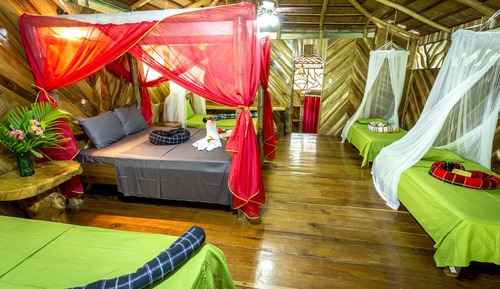 5 Bed Bungalow (1 Queen & 4 Single Beds)