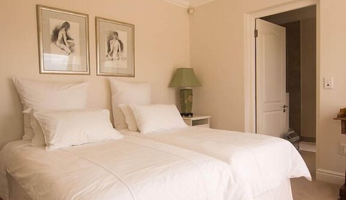 Habitación Confort con 1 cama doble o 2 individuales, baño privado