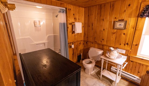Cabaña tradicional, 2 habitaciones, cocina básica, vistas al río