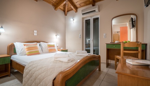 Apartamento, balcón, vistas parciales al mar