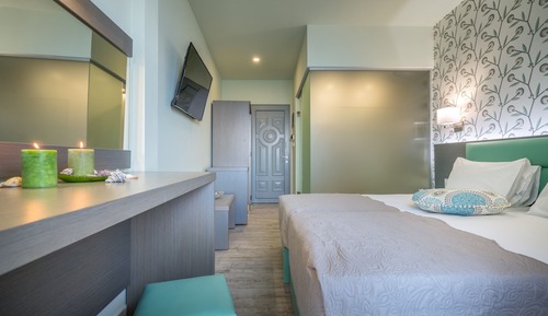 Habitación Deluxe con 1 cama doble o 2 individuales, bañera de hidromasaje, vistas al mar
