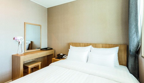 Superior Double Room (assigned to lower floor, floor number not selectable)