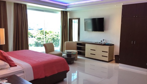 Habitación de lujo doble, microondas, vistas a la piscina