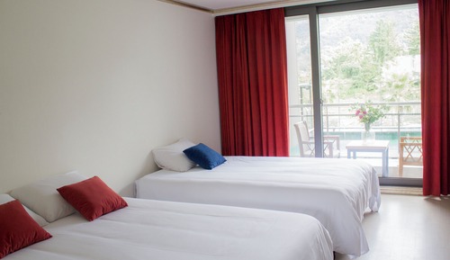 Deluxe Family Room