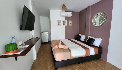 Superior Room, King Bed, Garden View