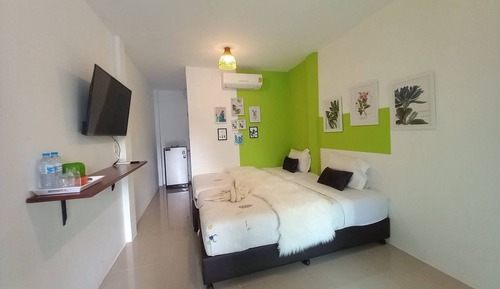 Twin Bed Room, Garden View