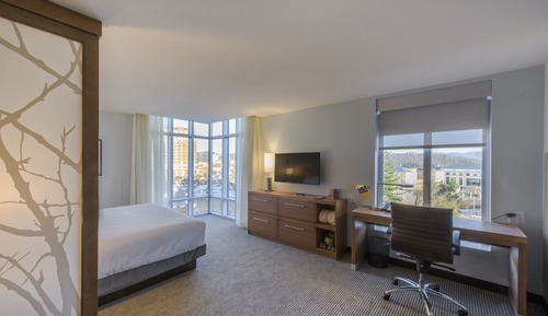 Habitación, 1 cama de matrimonio grande, vistas a la ciudad, en esquina