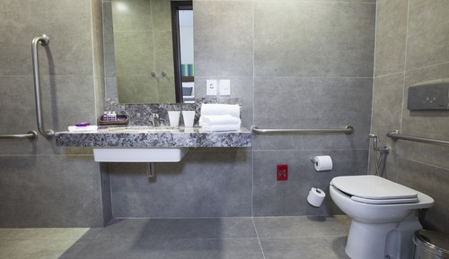 Habitación estándar con 1 cama doble o 2 individuales, accesible para personas con discapacidad