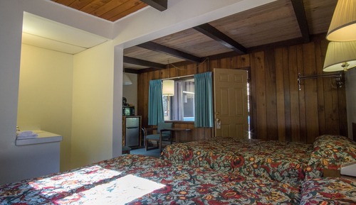 Habitación clásica, 2 camas de matrimonio, no fumadores, vistas al patio