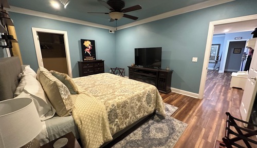 Apartamento familiar, varias camas, cocina básica, vistas al jardín