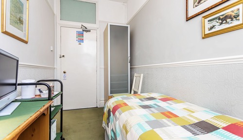 Habitación individual económica, baño compartido