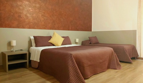 Habitación triple, balcón