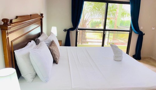 Apartamento de lujo, 2 habitaciones, 2 baños, vistas al mar