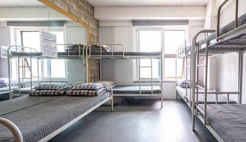 Dormitorio compartido, dormitorio mixto