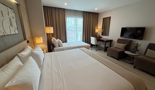 Habitación triple Premium, vistas a la ciudad