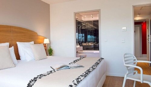 Habitación superior con 1 cama doble o 2 individuales