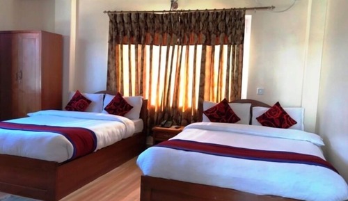 Habitación familiar con 1 cama doble o 2 individuales, 2 camas de matrimonio, no fumadores