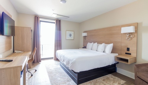 Estudio, 1 cama de matrimonio grande, balcón