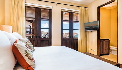 Apartamento Deluxe, varias camas, balcón, vistas al mar (20 Plaza Carlota | 4 BR | 4.5 BA)
