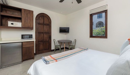 Estudio Deluxe, 1 cama de matrimonio grande, vistas a la ciudad (15 Calle Cartagena | 1 BR | 1 BA)