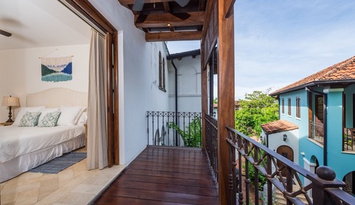 Apartamento Deluxe, varias camas, 2 baños, vistas a la ciudad (24 Plaza Carlota | 2 BR | 2 BA)