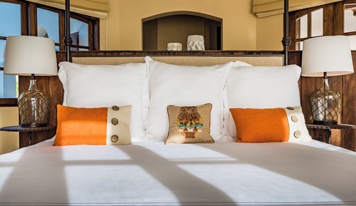 Estudio Deluxe, 1 cama de matrimonio grande, balcón (20 Plaza Carlota | 1BR | 1 BA)