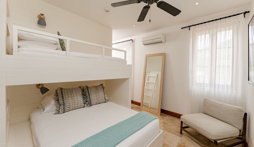 Apartamento Deluxe, varias camas, 2 baños, vistas al mar (34 Plaza Central | 2 BR | 2.5 BA)