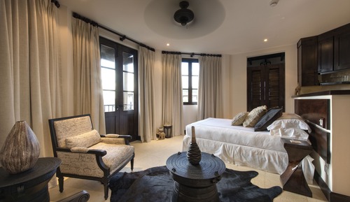 Estudio Deluxe, 1 cama de matrimonio, balcón, vistas al patio (32 Avenida La Antigua | 1 BR | 1 BA)