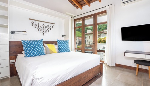 Casa adosada Deluxe, varias camas, terraza, vistas al mar (9 Calle La Ronda | 2 BR | 2.5 BA)