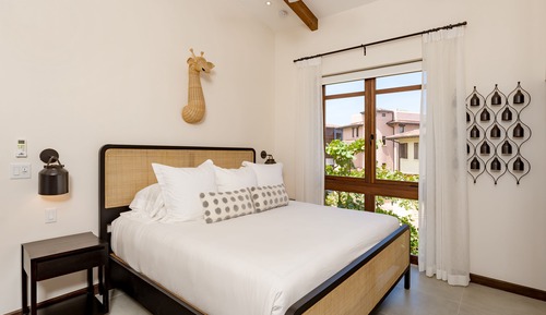 Apartamento Deluxe, varias camas, balcón, vistas a la ciudad (206 Plaza Pienza | 3 BR | 3 BA)