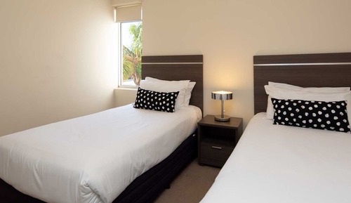 2 Bedroom 1 Queen & 2 Singles Deluxe
