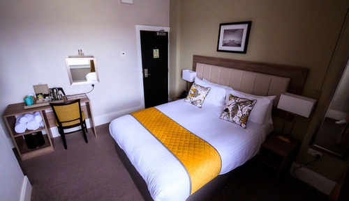 Habitación clásica con 1 cama doble o 2 individuales, 1 cama de matrimonio grande