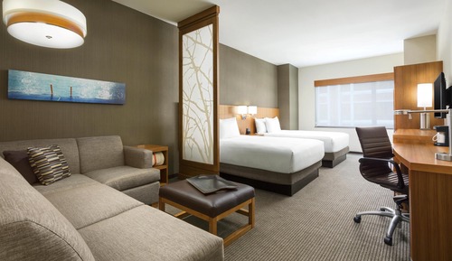 Habitación, varias camas, accesible para personas con discapacidad (Two Queen Beds with Sofa Bed)