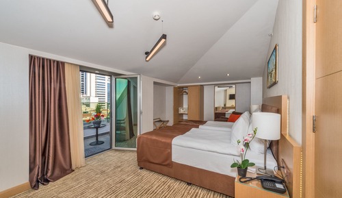 Habitación Deluxe con 1 cama doble o 2 individuales, balcón, vistas a la ciudad