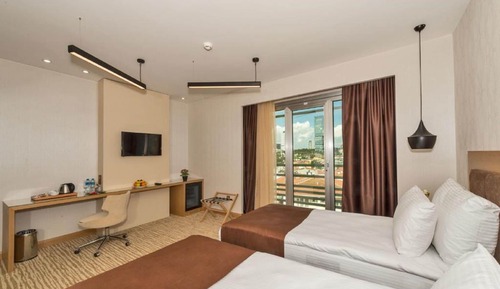 Habitación triple estándar, vistas a la ciudad